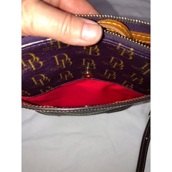 Dooney & Bourke Crossbody Bag Plum Gold DB 1975 Brown Leather Trim Adjustable - Picture 4 of 14